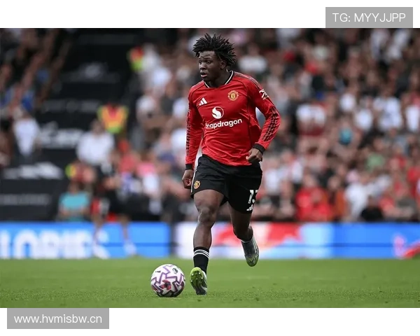 曼联防守体系漏洞问题延续，对关键阶段成绩稳定性形成制约